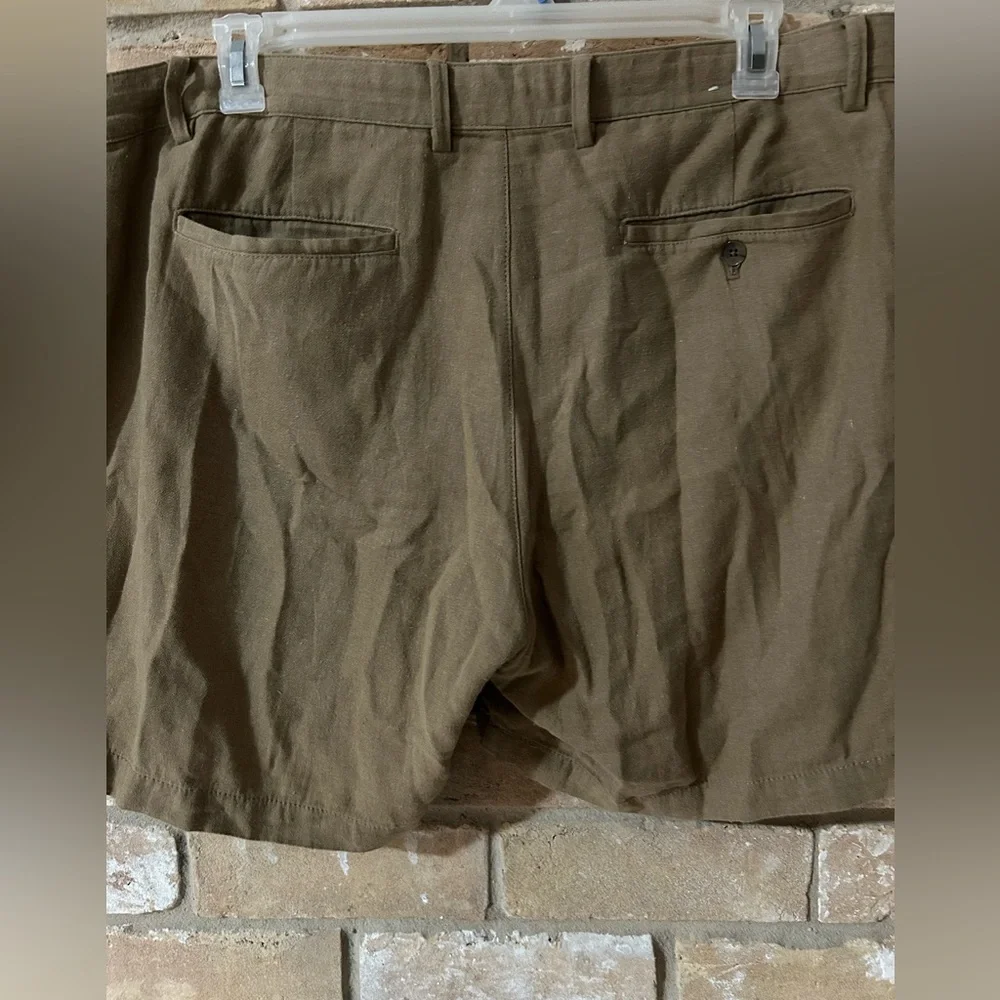 Banana Republic Tan Flat Front Shorts. Men size 38.